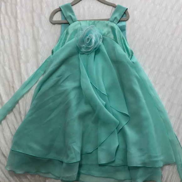 Little girl party dress. Remove able flower pin . MINT green - Picture 1 of 3